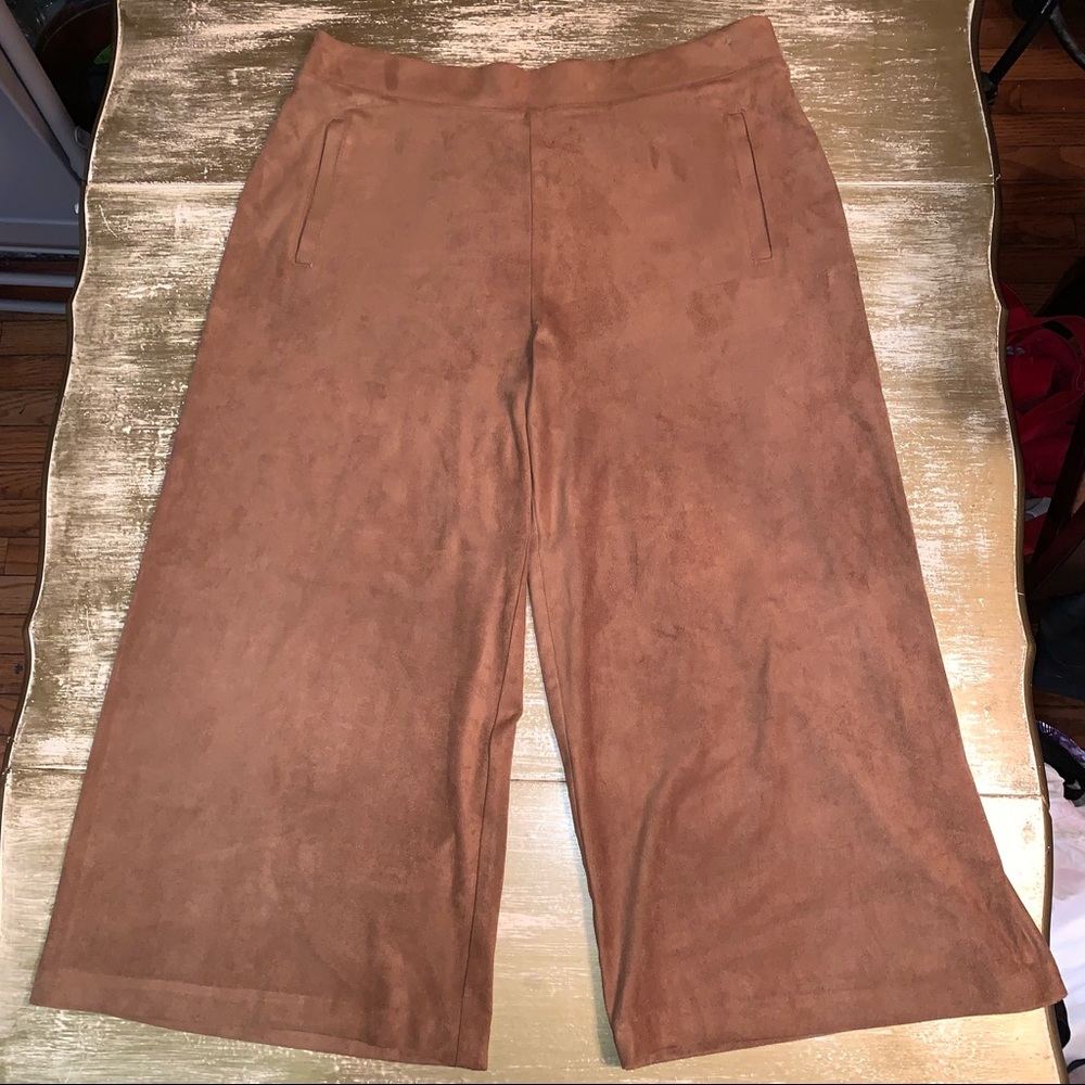 Chicos Wide Crop Capri Pant Brown Suede NWT Stretch